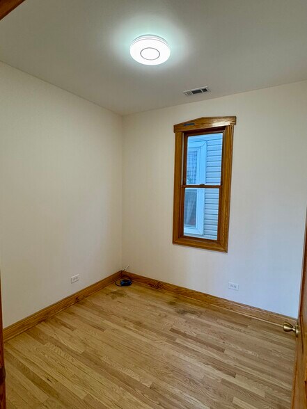 Den - 5312 W 24th St