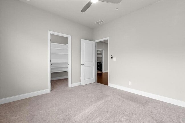 Building Photo - 156 Adams Cir