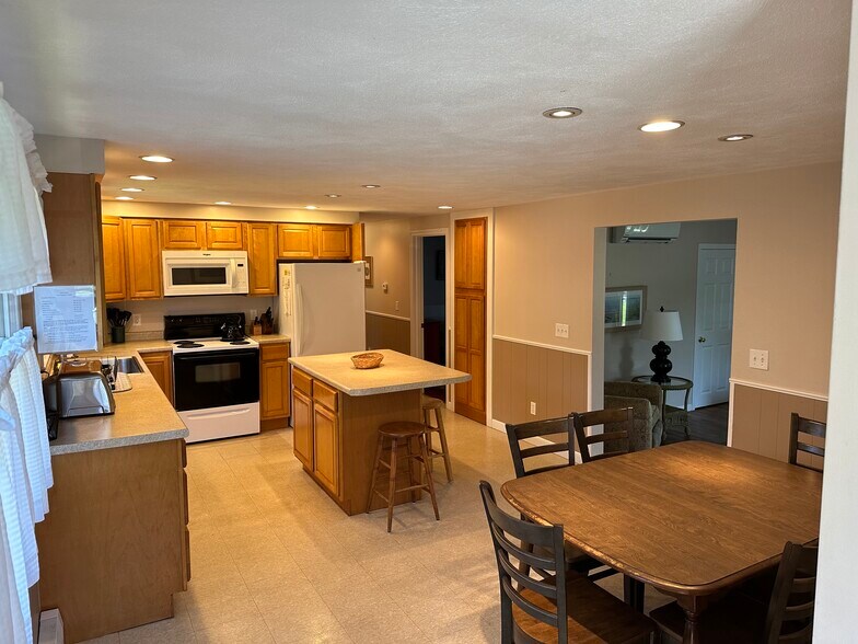 Building Photo - 100 Hull St