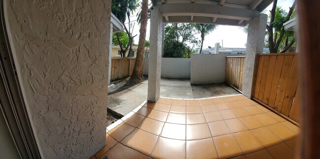 Building Photo - 1114 N 17th Ave