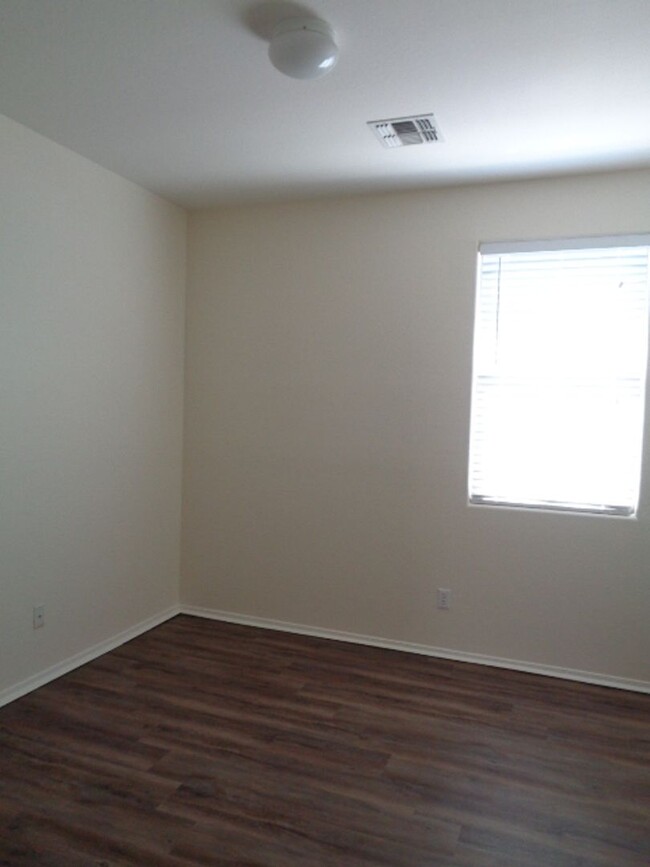 Building Photo - Spacious 4 bedroom house in Peoria- open f...