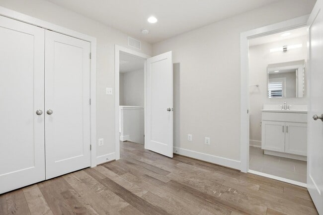 Building Photo - 6924 Rockledge Dr