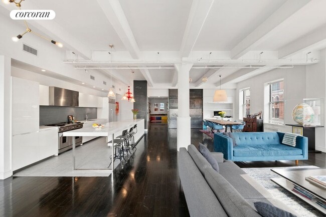 Building Photo - 161 Hudson St