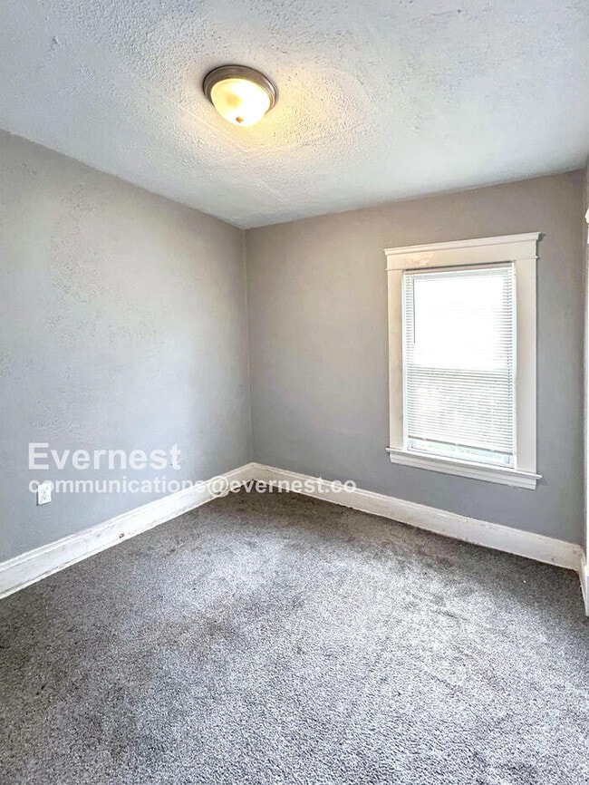 Building Photo - 3114 E 98th St
