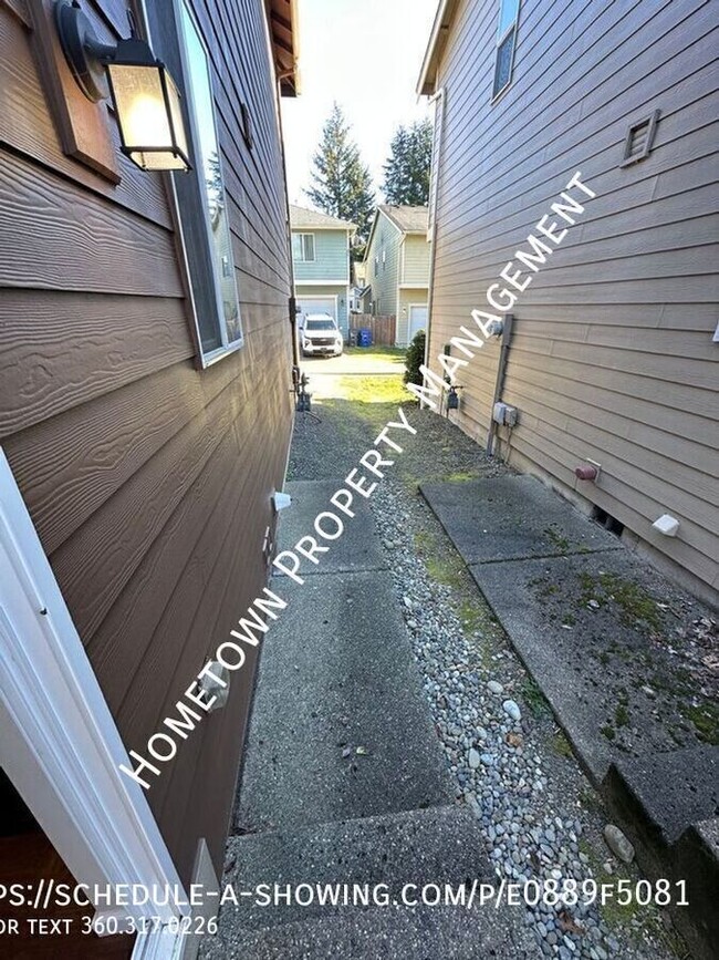 Building Photo - 4 Bdrm Townhouse in Olympia Schools-- Avai...