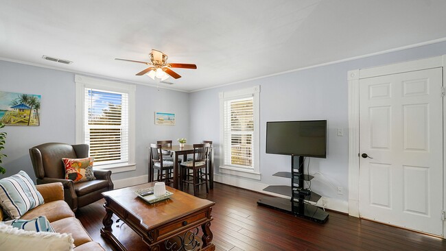 Building Photo - 14 Sanchez Ave