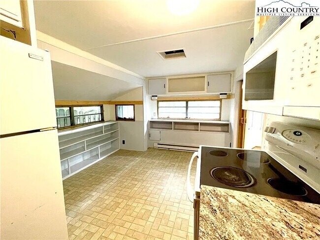 Building Photo - 252 Trillium Rd