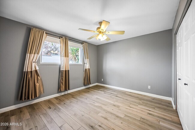 Building Photo - 5945 E Thomas Rd