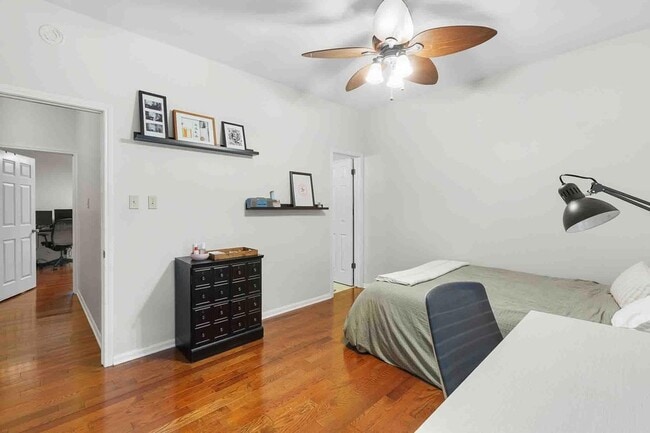 Building Photo - 1307 Kinney Ave