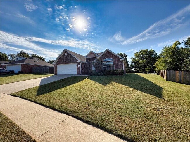 Building Photo - 1284 N Cannondale Dr