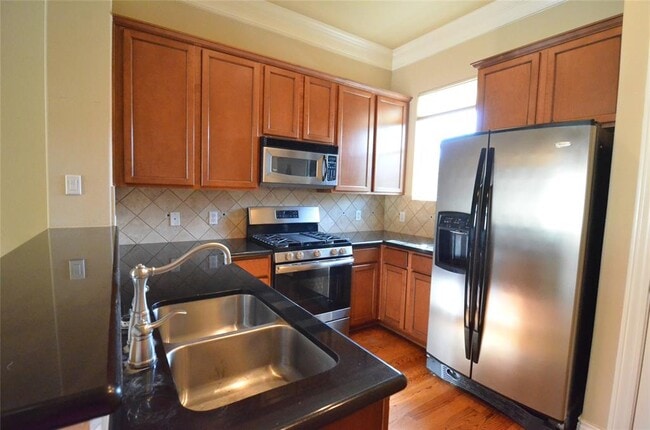 Building Photo - 9006 Harbor Hills Dr