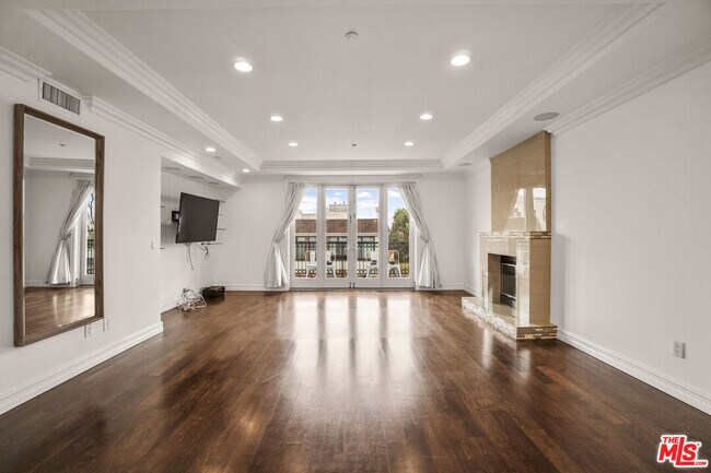 Building Photo - 11952 Montana Ave