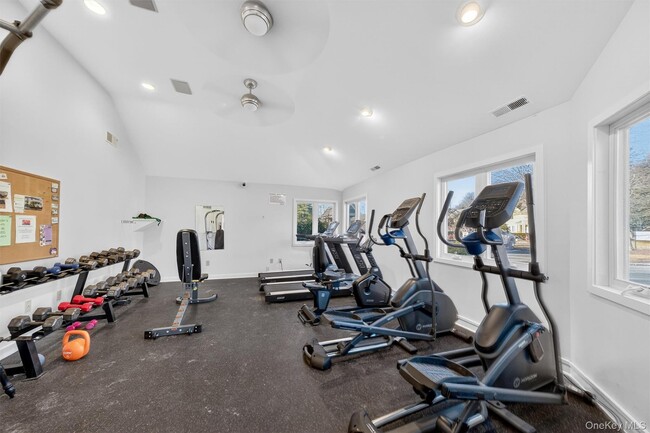 Building Photo - 1306 Nutmeg Dr