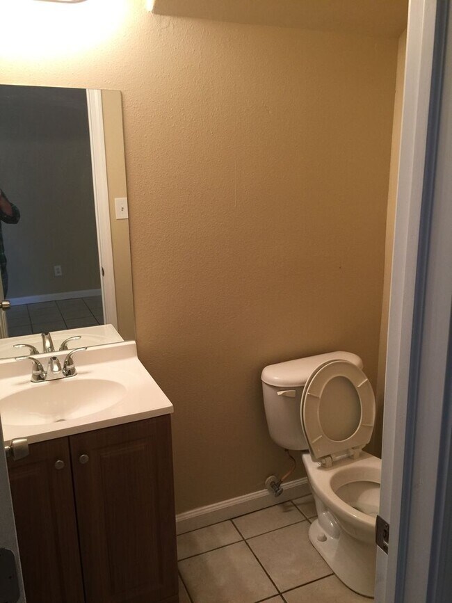 Building Photo - 9509 Merle St