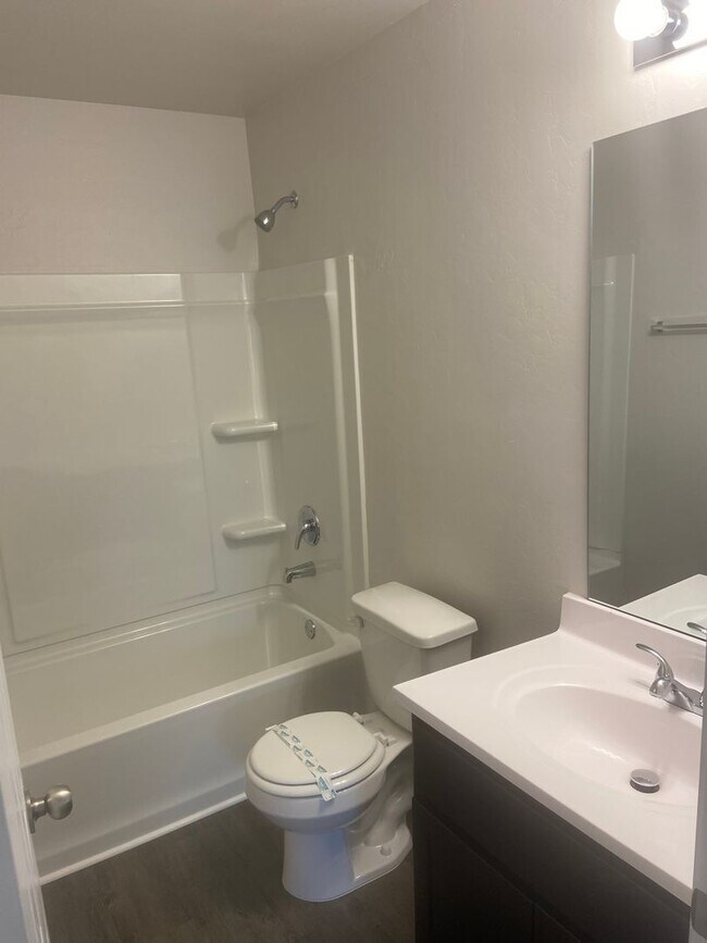 Building Photo - Move-In Ready! Charming 3-Bedroom, 2-Bath Home in Shadow Valley