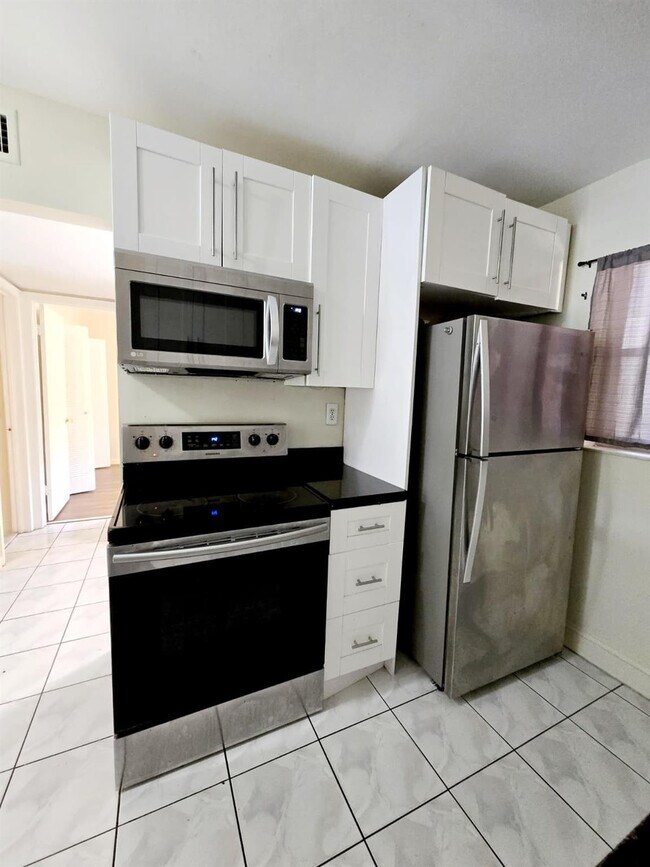 Building Photo - 4121 Stirling Rd