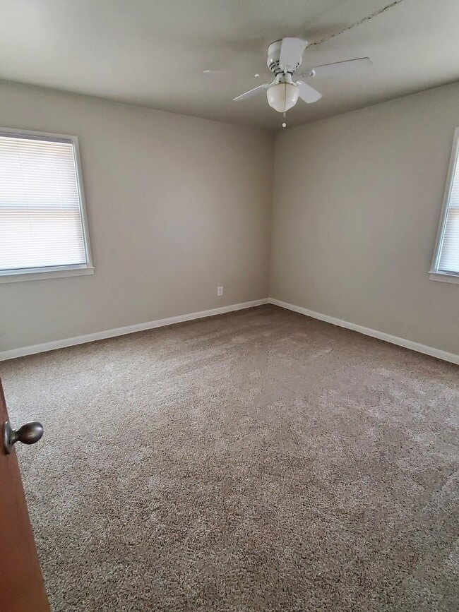 Building Photo - 1415 De Witt Ave