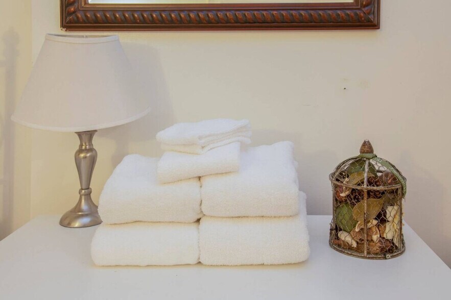 Building Photo - 50 Stuart St