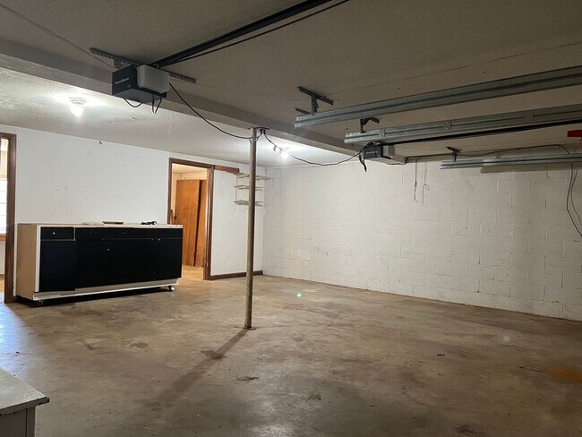 Building Photo - 4612 N Cypress St