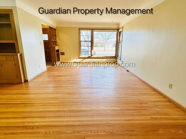 Building Photo - Spacious Richfield Side by Side, Renovated...