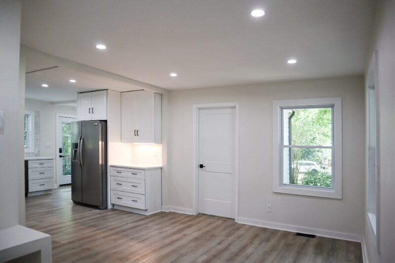 Building Photo - 2721 Mayflower Rd
