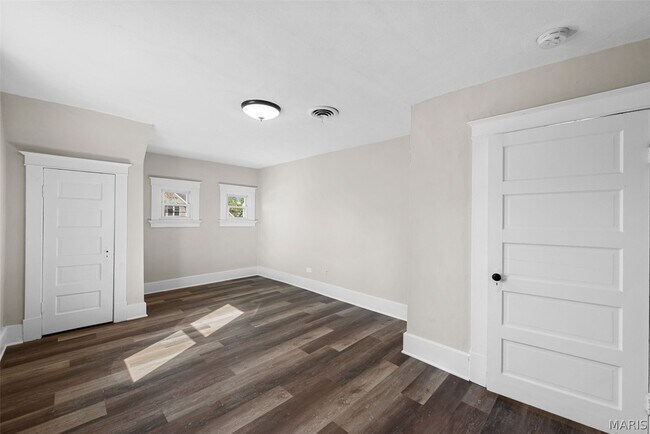 Building Photo - 712 Angenette Ave