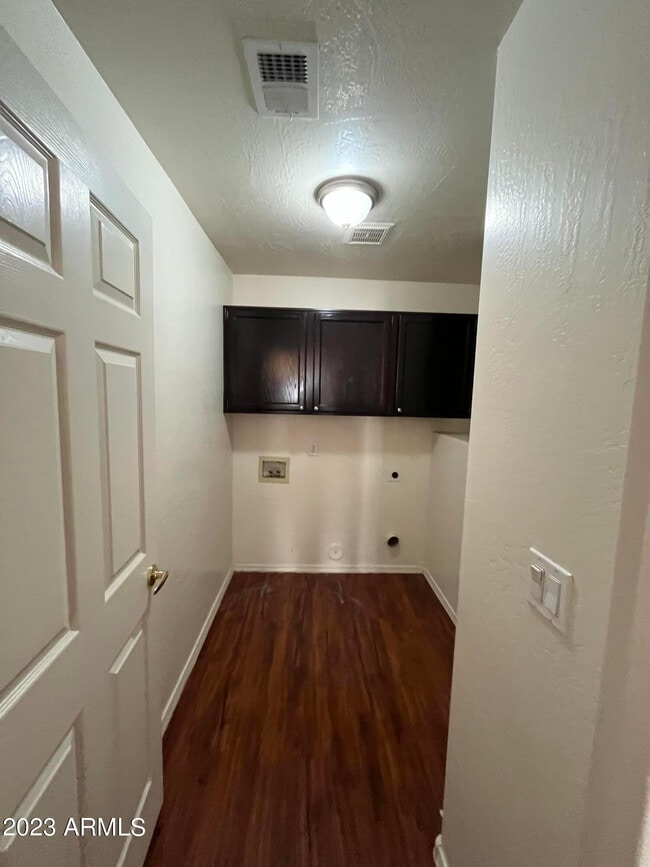 Building Photo - 1301 E Briarwood Terrace