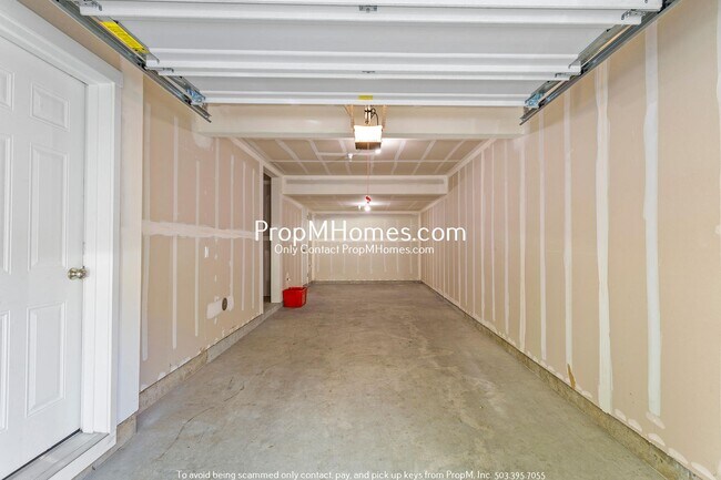 Building Photo - Two Bedroom Condo in Progress Ridge - Lake...