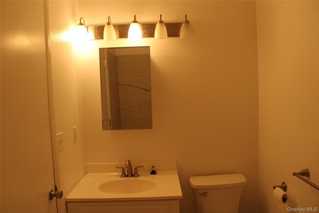 Building Photo - 8 Tanglewood Dr