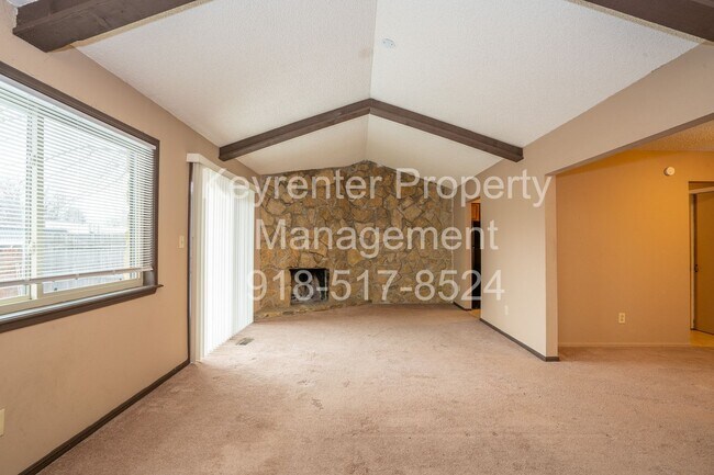 Building Photo - Gorgeous 3 Bed / 2 Bath! Coming soon!