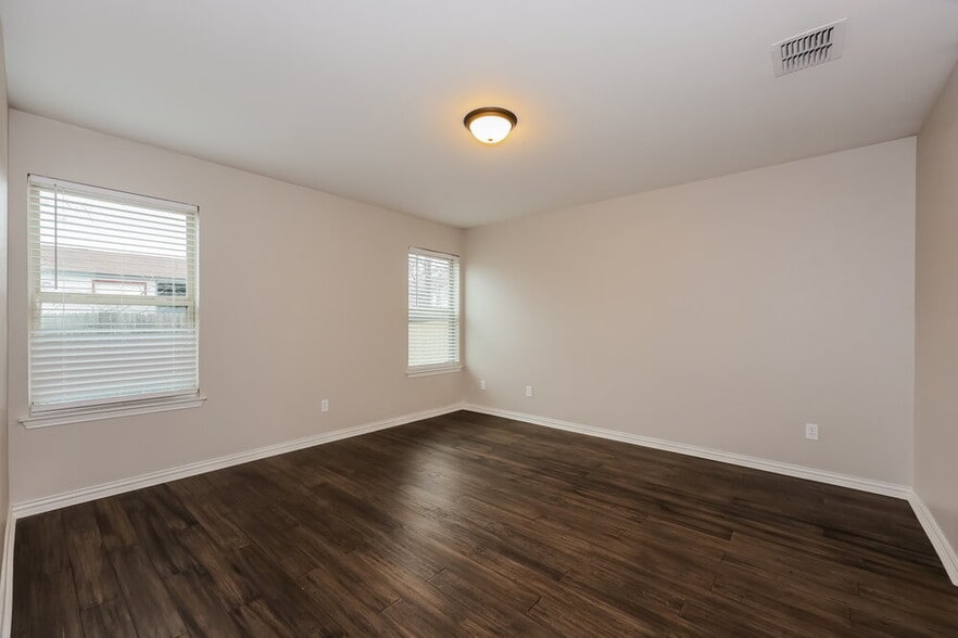 Building Photo - 1307 Luna Linda Dr