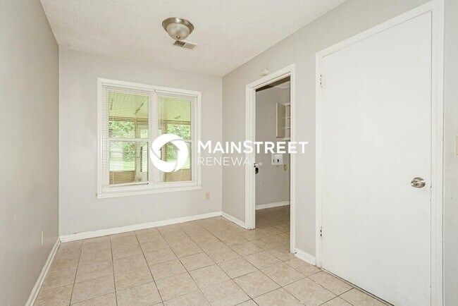 Building Photo - 3 Bedroom Pet-Friendly Home in Memphis, TN with Main Street Renewal