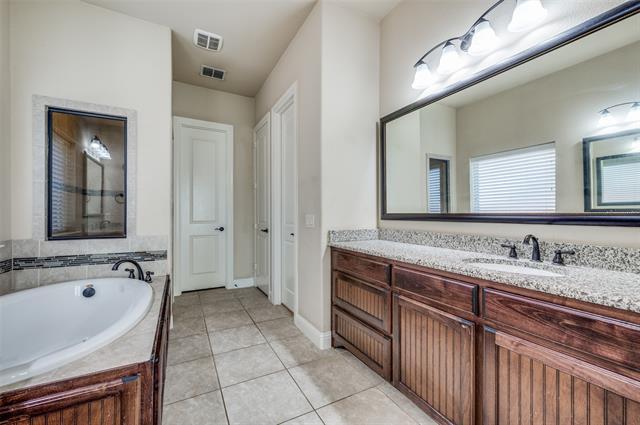 Building Photo - 7495 Perry Dr