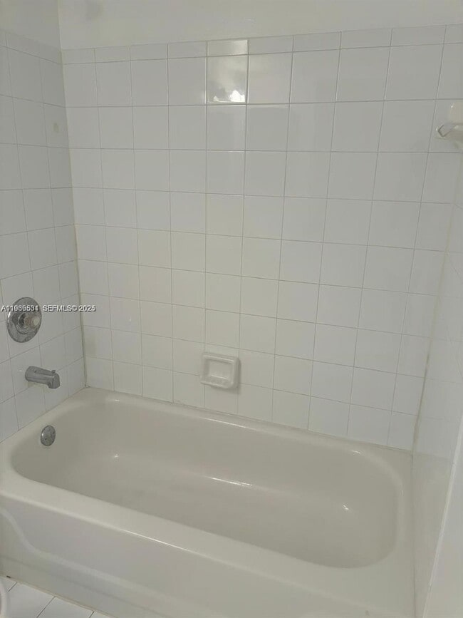 Building Photo - 440 S Park Rd