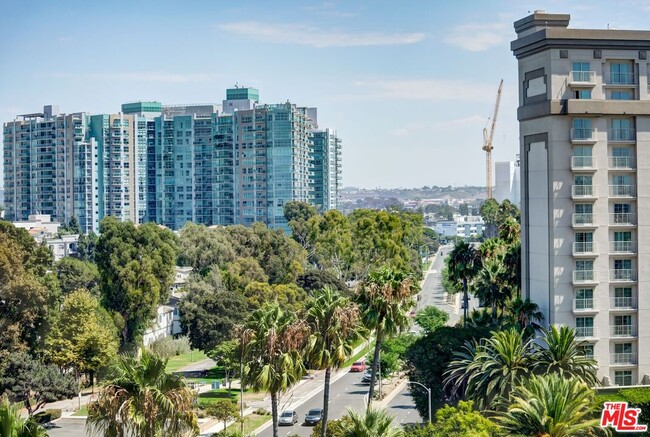 Building Photo - 4337 Marina City Dr