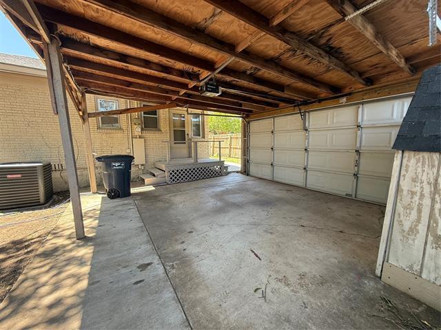 Building Photo - 2126 Mistletoe Ave