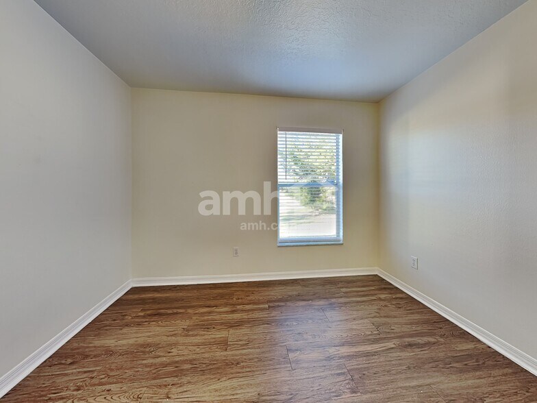 Building Photo - 1028 Chelsea Parc Dr