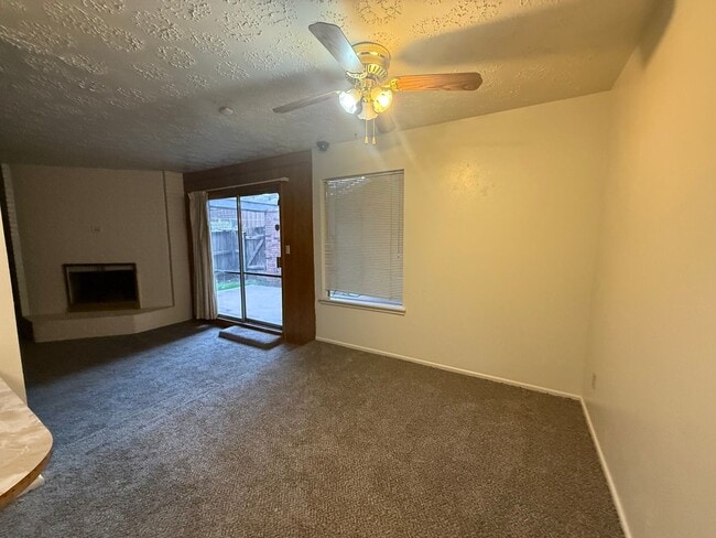 Building Photo - 2723-2723 Fair Palms Pl