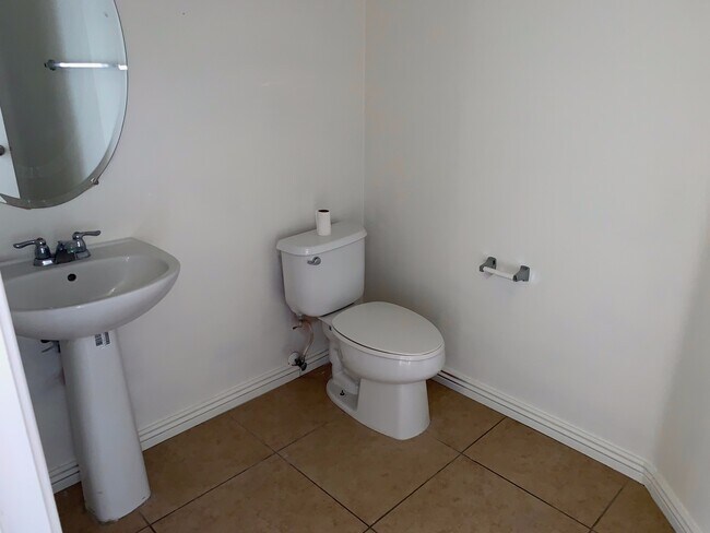 Building Photo - Affordable 5 Bedroom Living in Growing Maricopa
