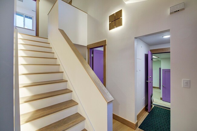 Building Photo - 3Bd/2.25Ba North Bend House