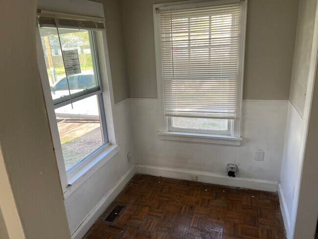 dinning room - 1415 W Irving St