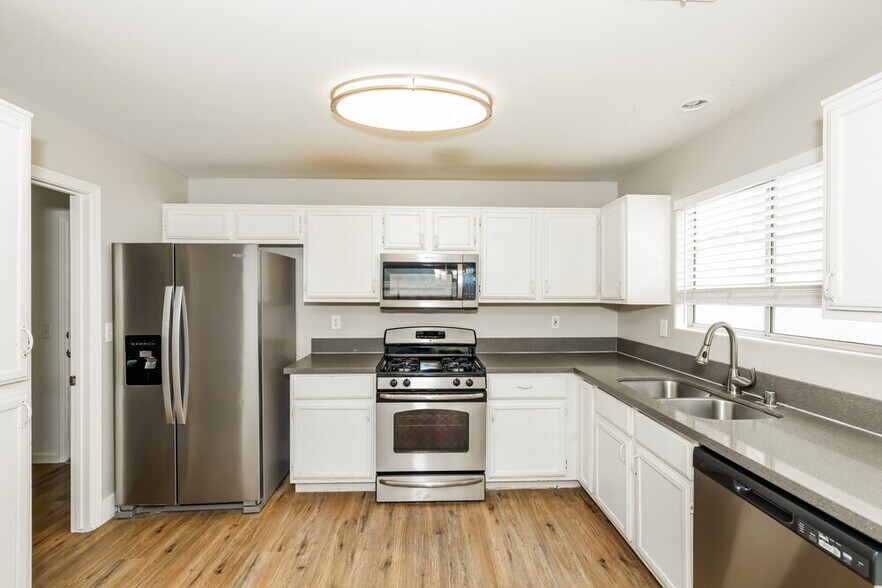 Building Photo - 2331 Catskill Ct