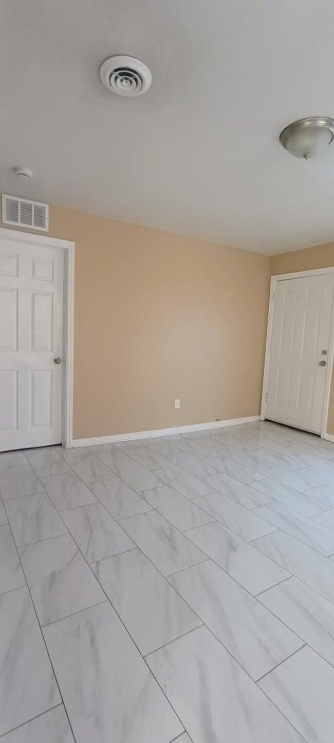 Building Photo - 8353 Alpine St