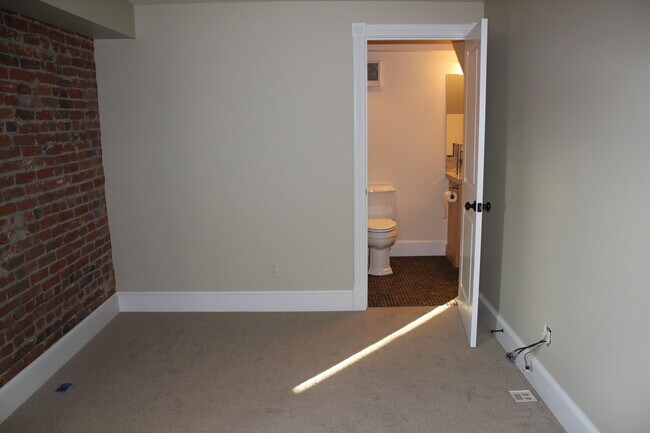 Building Photo - 109 West Third Ave #201
