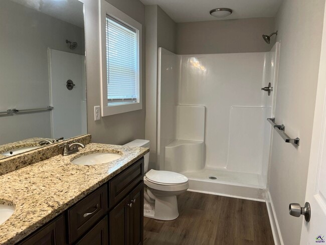 Building Photo - 122 Rolling Woods Cir