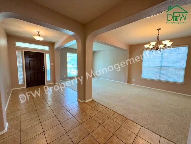 Building Photo - Elegant and Spacious 5-Bedroom Home for Lease in Fort Worth