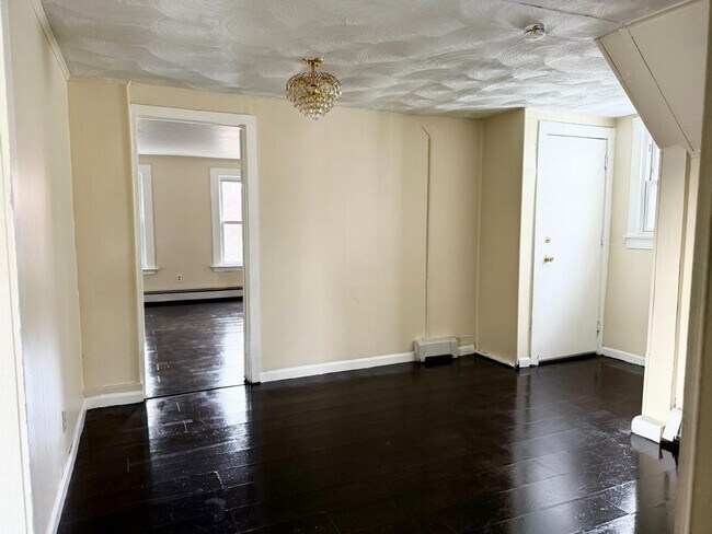 Building Photo - 37 Hotchkiss St