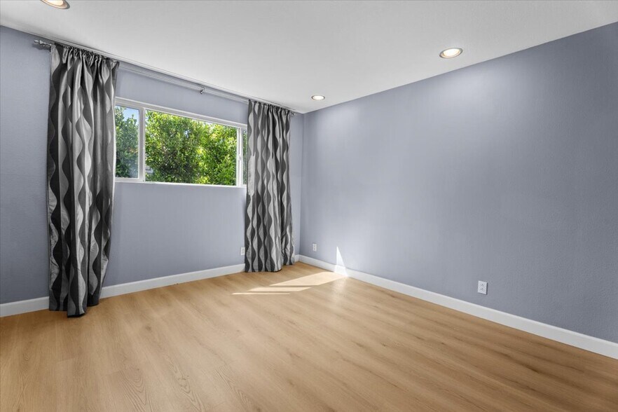 Building Photo - 2411 Prospect Ave