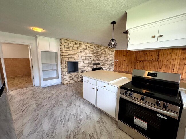 Building Photo - 101 Lake Breeze Dr