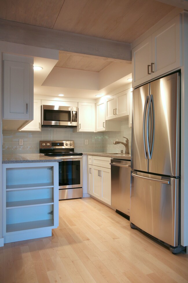 Primary Photo - 278 Monroe Dr